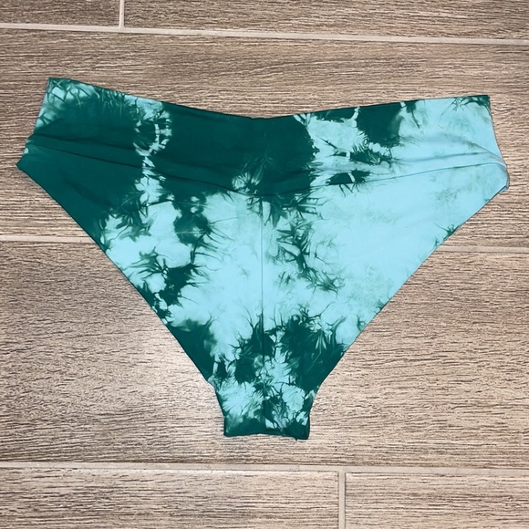 Frankies Bikinis x FP - green tie dye -  SM & XS - Picture 5 of 10